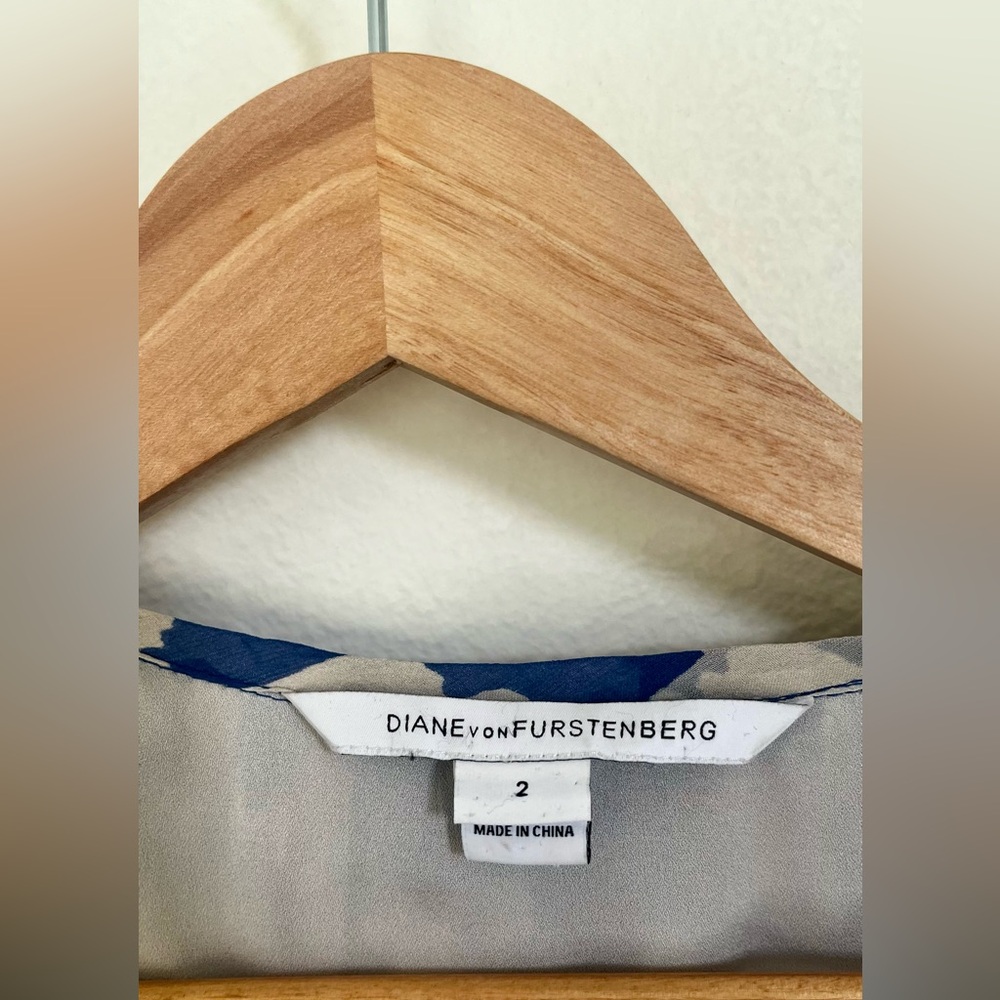 ❗️SOLD❗️Diane Von Furstenberg Fleurette Silk Blue & White Dress Size 2/XS EUC - Picture 12 of 15